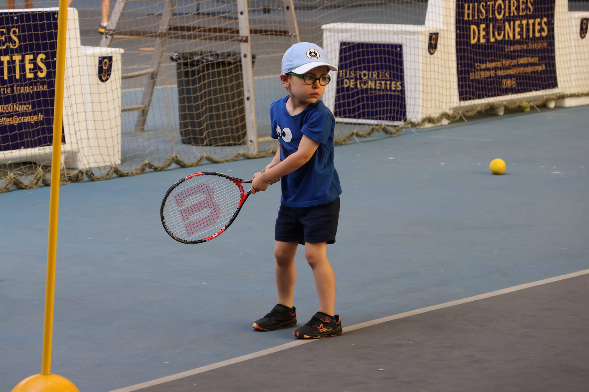 Un enfant profitant de la formule Mini tennis VNTC